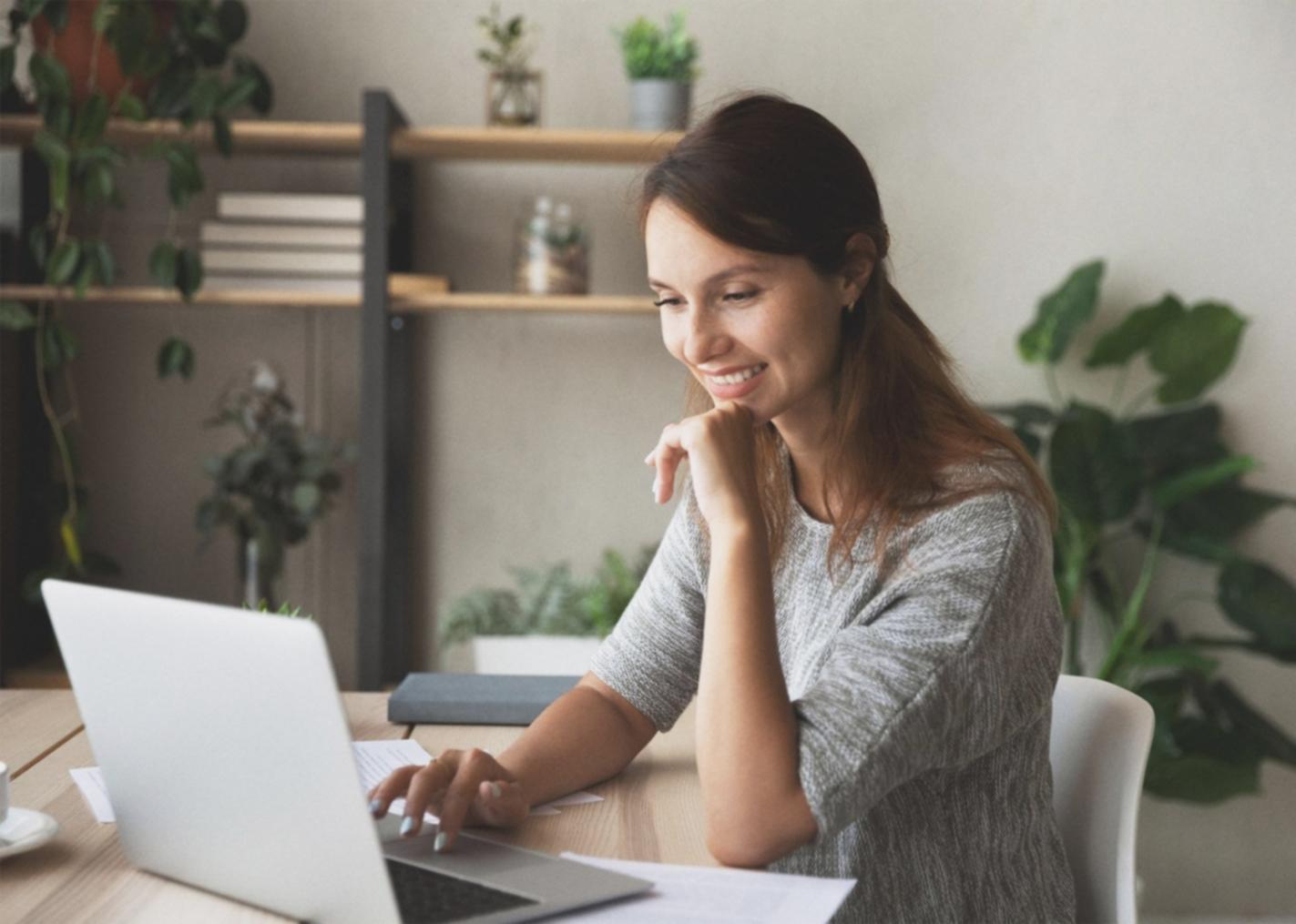 Учасники воркшопу працюють над створенням романтичних сюжетів